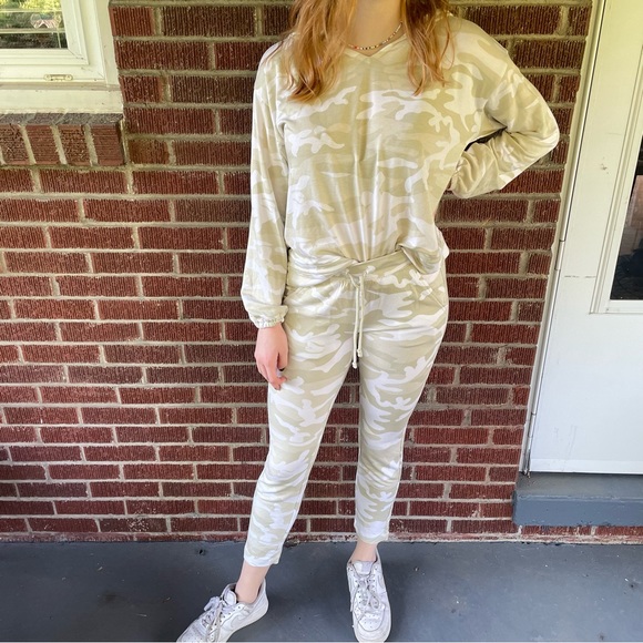 LOFT Green Camo Sweatsuit - size S - Picture 1 of 11